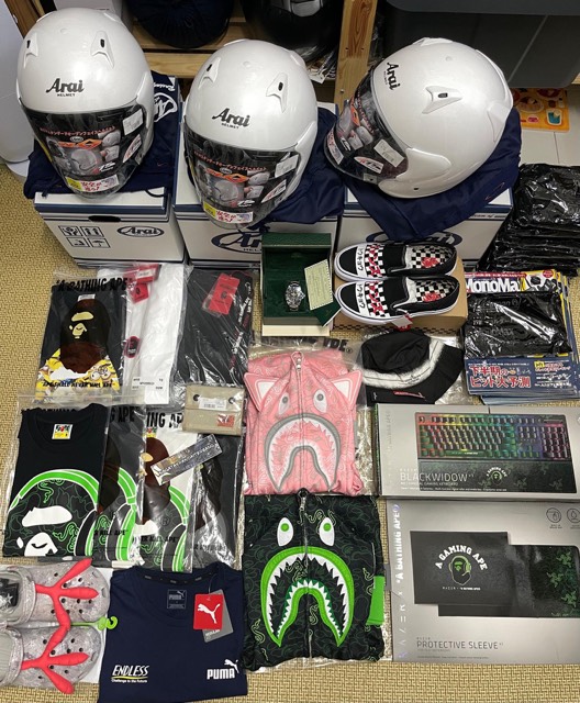 Rolex siap kad, Razer x BAPE, helmet Arai putih.