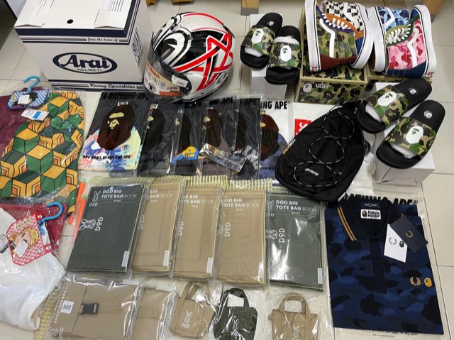 BAPE x Vans, selipar BAPE, DOD tote, Fred Perry x BAPE.